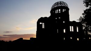 ｢夕暮れの原爆ドーム｣広島, 広島市 (© clumpner/Getty Images)(Bing Japan)