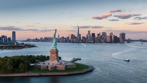 Statue of Liberty and Lower Manhattan, New York City (© Tetra Images/Getty Images)(Bing United States)