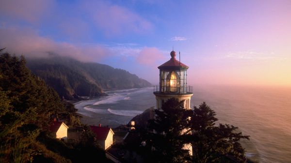 Heceta Head Light, near Florence, Oregon, USA