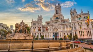 Fiesta Nacional de España, Plaza de Cibeles, Madrid, España (© Noppasin Wongchum/Getty Images)(Bing España)