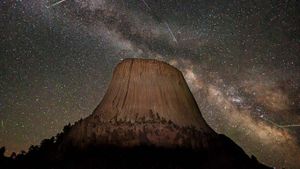 The Eta Aquarids meteor shower over Devils Tower in Wyoming (© Jason Hatfield/Tandem Stills + Motion)(Bing United States)