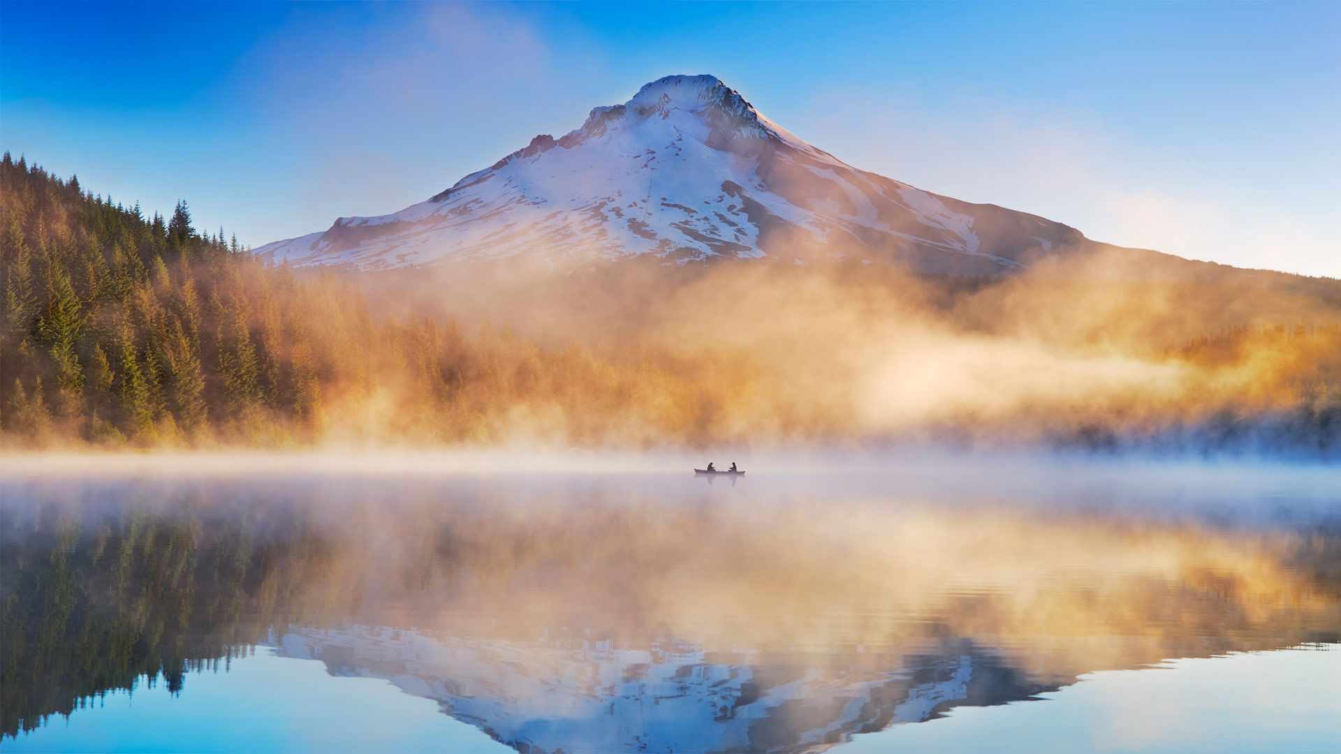 Trillium Lake in Mount Hood National Forest, Oregon