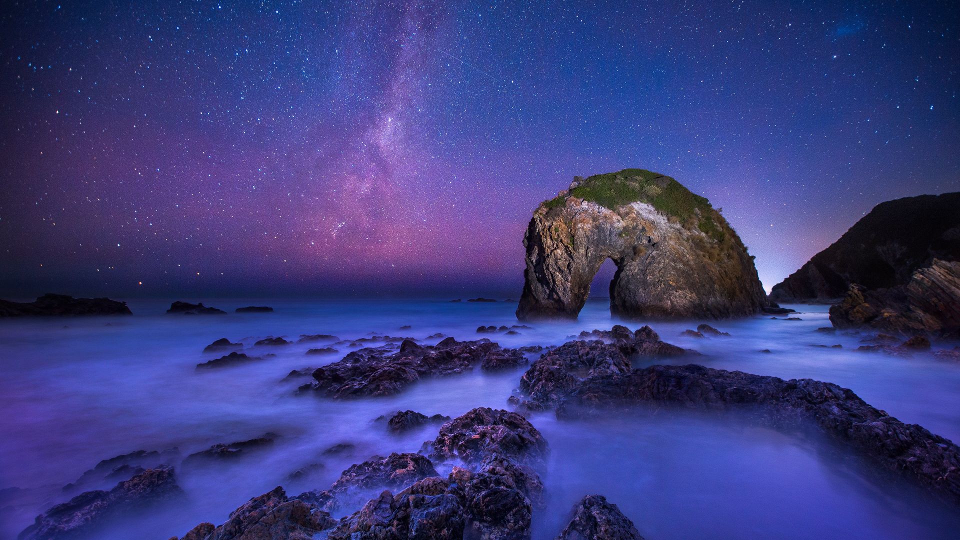 La Via Lattea sopra Horse Head Rock, Nuovo Galles del Sud, Australia