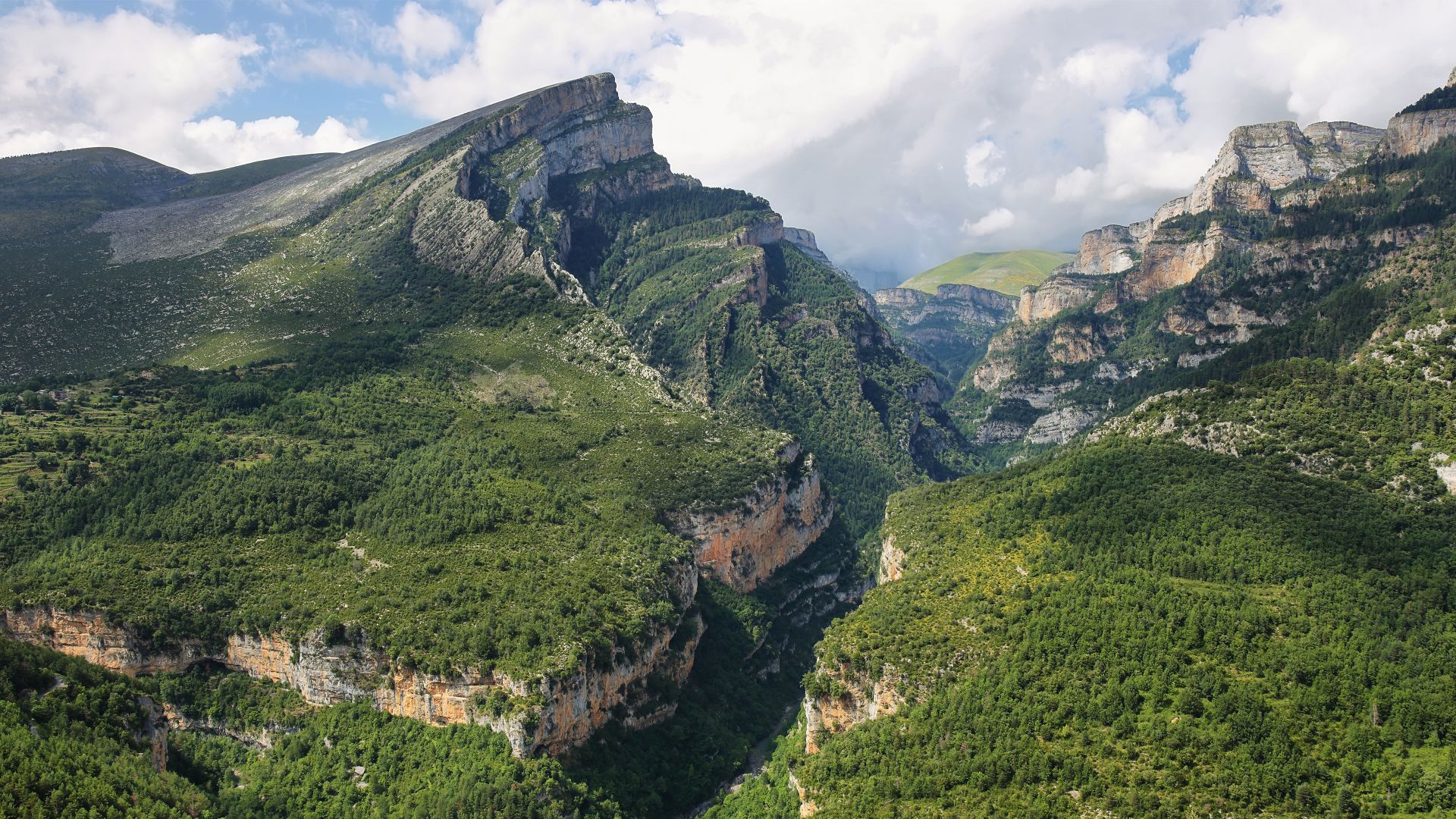 Añisclo gorge, Ordesa y Monte Perdido National Park, Huesca, Spain