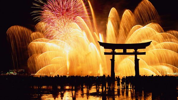 ｢宮島水中花火大会｣広島, 嚴島