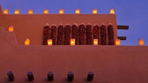 Farolito lights in Santa Fe, New Mexico (© Julien McRoberts/Danita Delimont)(Bing New Zealand)