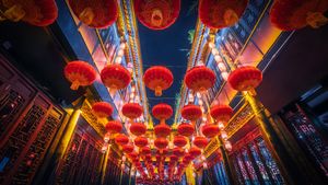 Lanternes rouges suspendues dans Jinli Street, Chengdu, Chine (© Philippe LEJEANVRE/Getty Images)(Bing France)