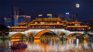 Puente Anshun iluminado para el Fiesta del Medio Otoño, Chengdu, China (© Philippe LEJEANVRE/Getty Images)(Bing España)