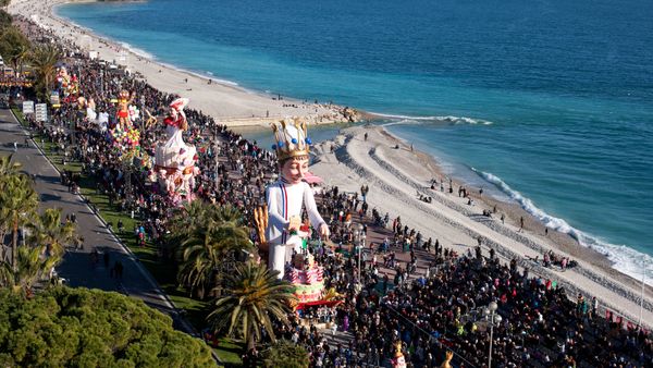 Défilé du Carnaval de Nice, le Roi sur la Promenade des Anglais