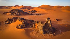 Rock formations and sand dunes in the Sahara, Djanet, Algeria (© Airpano/Amazing Aerial Agency)(Bing Canada)