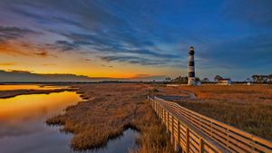 北卡罗来纳州外滩群岛上的鲍迪岛灯塔 (© Anthony Heflin/Shutterstock)(Bing China)