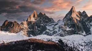 Vallée de Chamonix, Haute-Savoie, France (© Charlie Pics/Getty Images)(Bing France)