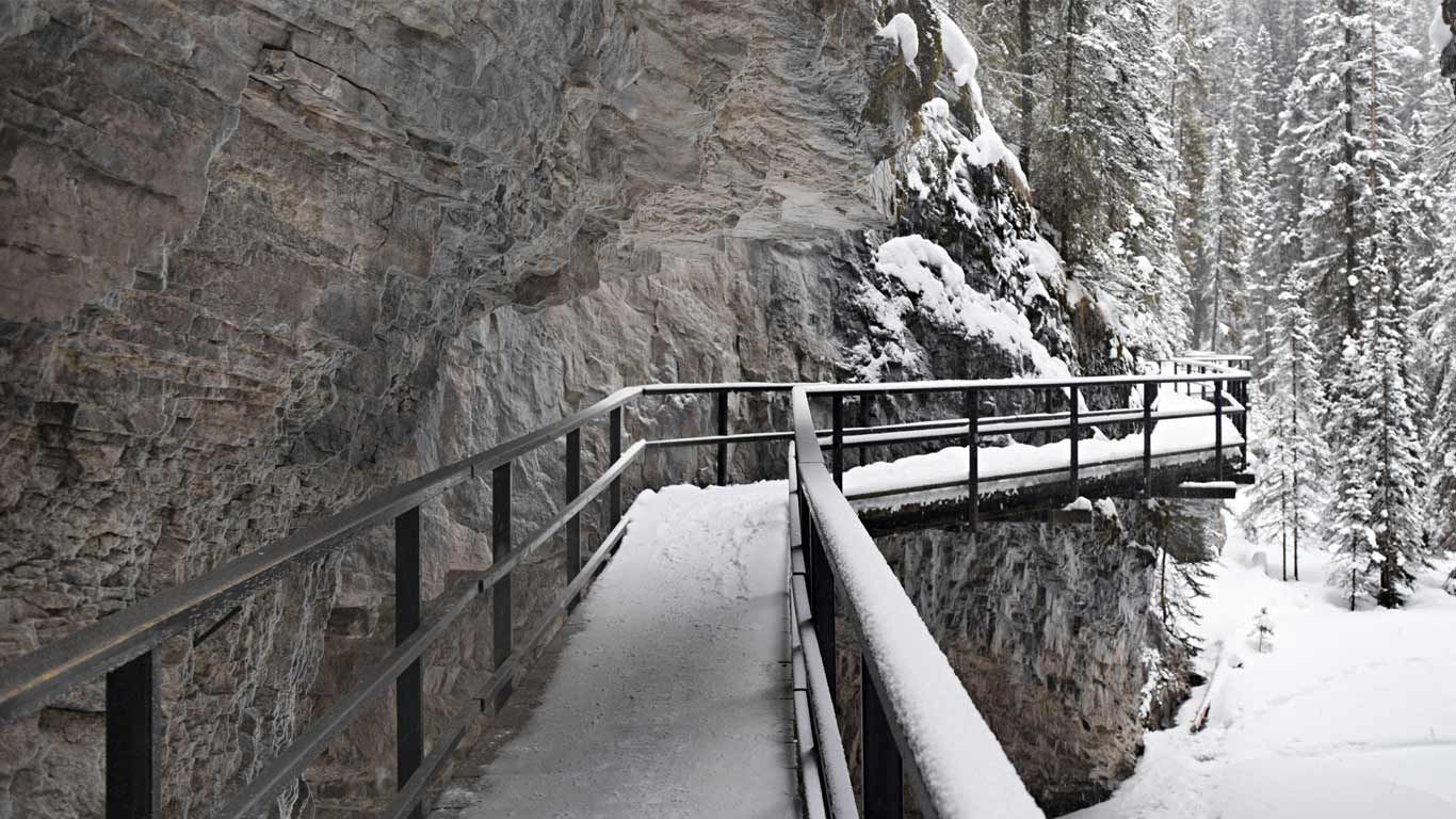 FrozenRiver_1366x768