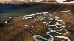 Fiume Wind, Brooks Range, Arctic National Wildlife Refuge, Alaska, USA (© Design Pics/DanitaDelimont)(Bing Italia)