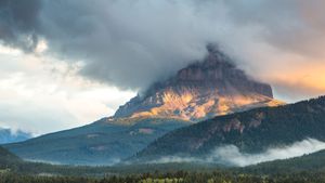 Crowsnest Mountain, Alberta (© Brandon van Son/TANDEM Stills + Motion)(Bing Canada)