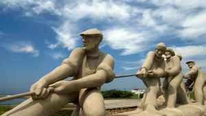 Fishermen Monument at L\'Etang du Nord, Magdalen Islands, Que.  (© Christian Goupi/Alamy Stock Photo)(Bing Canada)