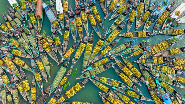 Mercato galleggiante, lago Kaptai, Rangamati, Bangladesh