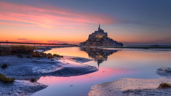 Abbaye du Mont Saint-Michel au crépuscule, Manche, Normandie