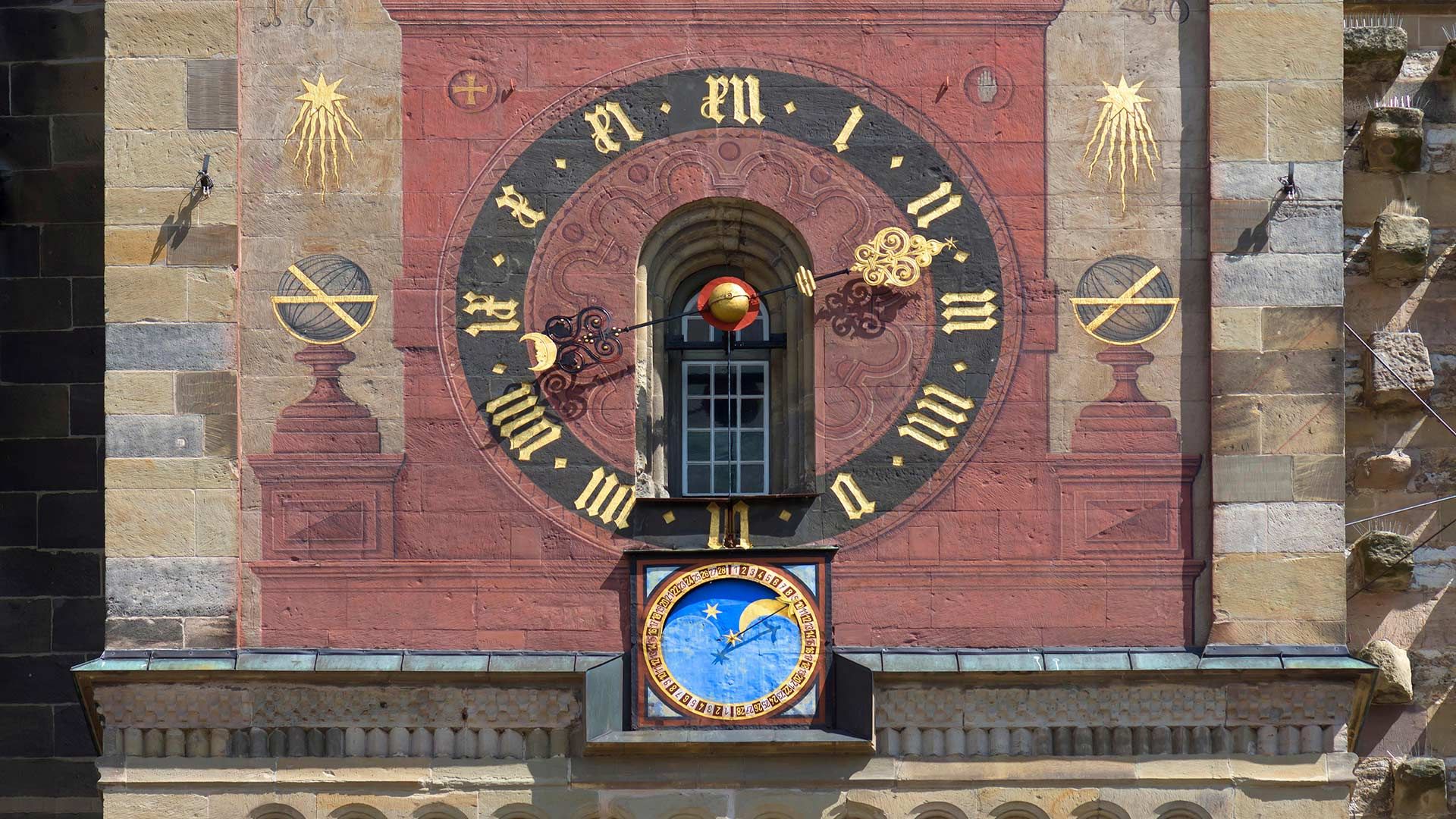 Astronomische Uhr am Kirchturm von St. Michael, Schwäbisch Hall, Baden-Württemberg