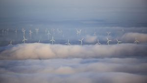 ｢風力発電のタービン｣ドイツ, ザウアーラント (© Hans Blossey/imageBROKER/REX/Shutterstock)(Bing Japan)