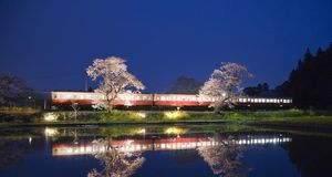 ｢小湊鉄道と桜｣千葉, 市原, 飯給駅 (© JTB Photo/Photolibrary) &copy; (Bing Japan)