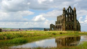 Whitby Abbey, North Yorkshire, England (© Kev Hill/Moment/Getty Images)(Bing United Kingdom)