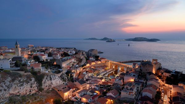 Vue sur le quartier d’Endoume, les Îles du Frioul et le Château d'If, Marseille