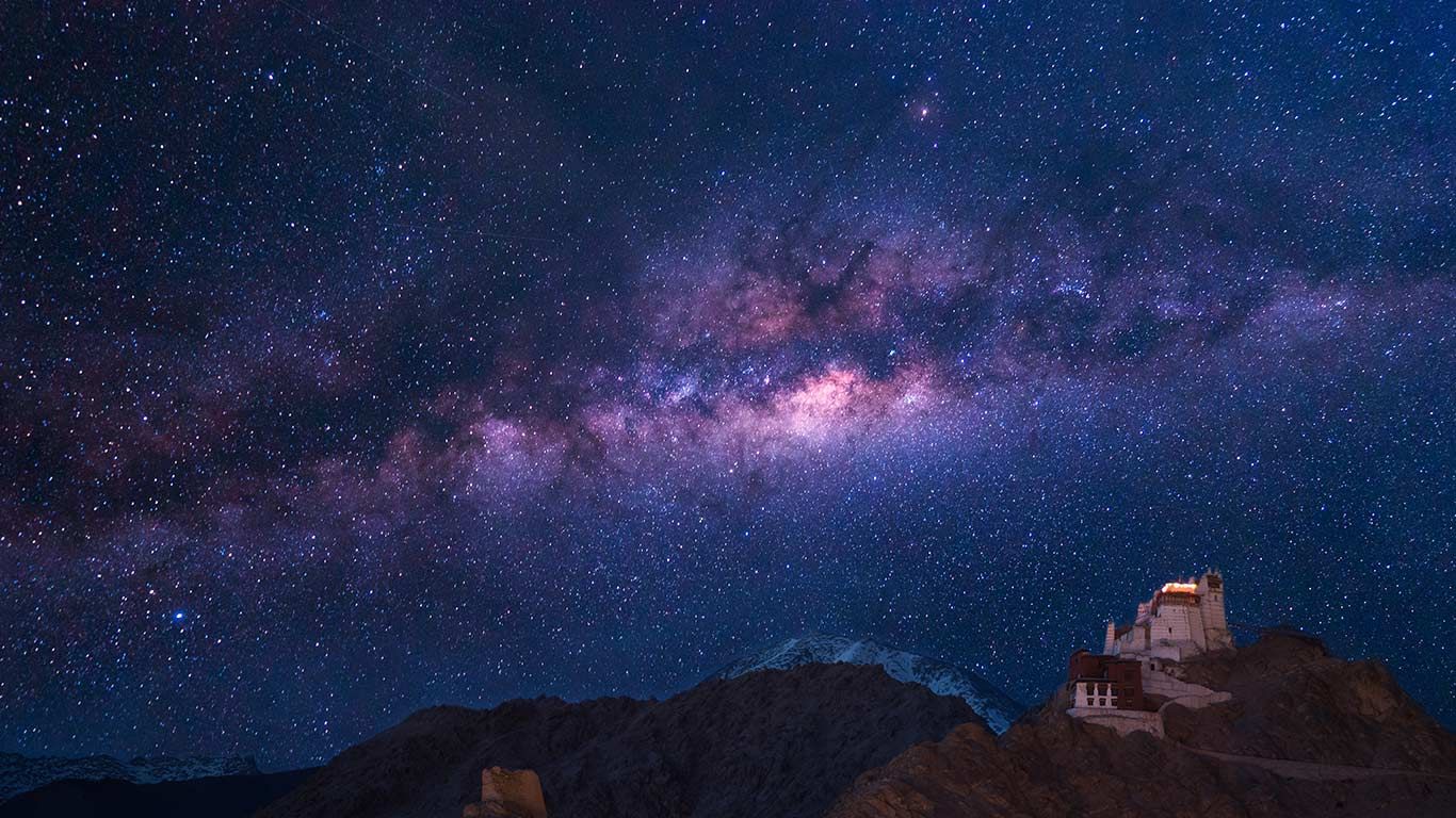 印度，拉达克，列城   Namgyal Tsemo修道院上空的银河