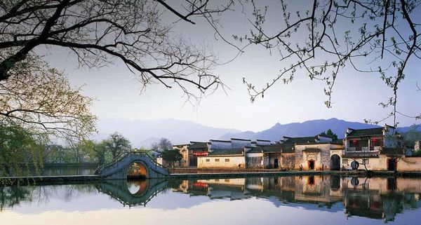 安徽省古徽州的水边民宅建筑