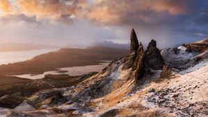 斯托尔石山，天空之岛，苏格兰 (© Aliaume Chapelle/Tandem Stills + Motion)(Bing China)