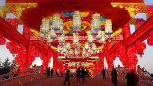 Lanterns at Datang Furong Garden, Tang Paradise, Xi'an, China (© VCG/Getty Images)(Bing United States)