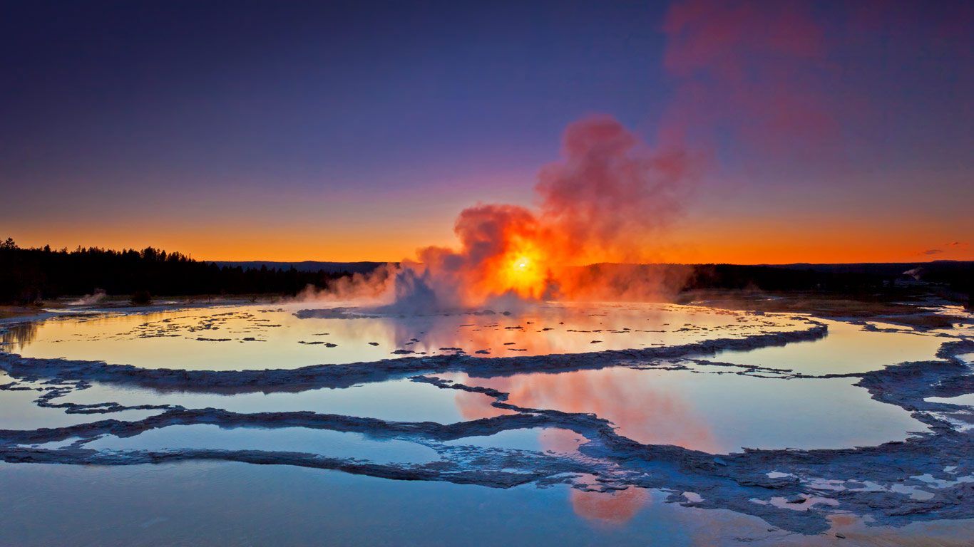 Great Fountain Geyser, Yellowstone National Park, Wyoming, USA