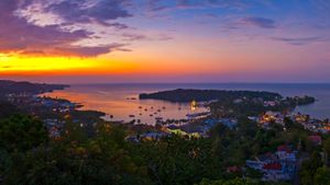 ｢ポート・アントニオの夕暮れ｣ジャマイカ, ポートランド (© Masterfile)(Bing Japan)