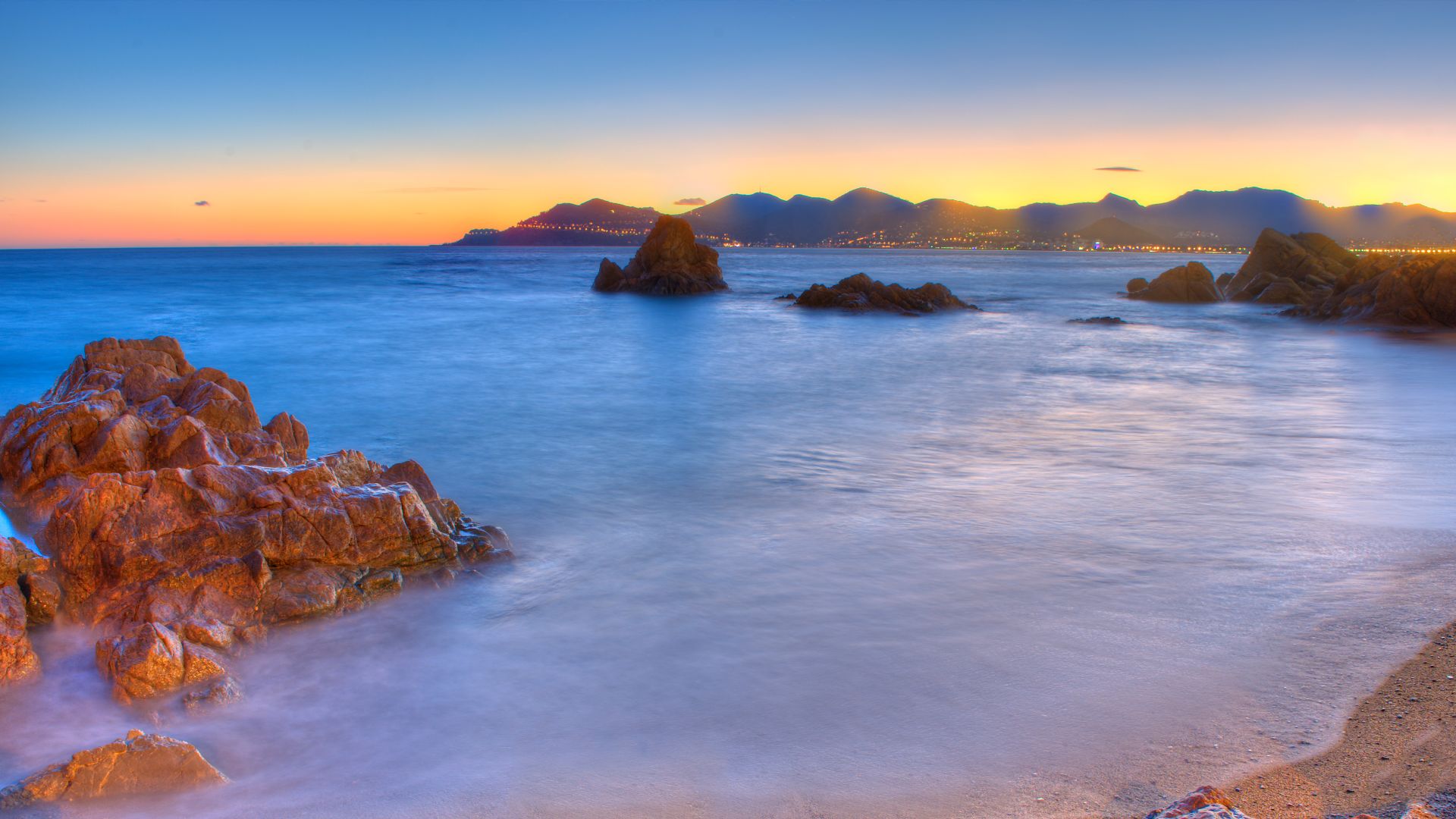 Baie de Cannes au crépuscule, Côte d'Azur