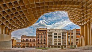西班牙，塞维利亚，拉恩卡纳西翁广场的都市阳伞 (© Felipe Rodriquez/age fotostock)(Bing China)