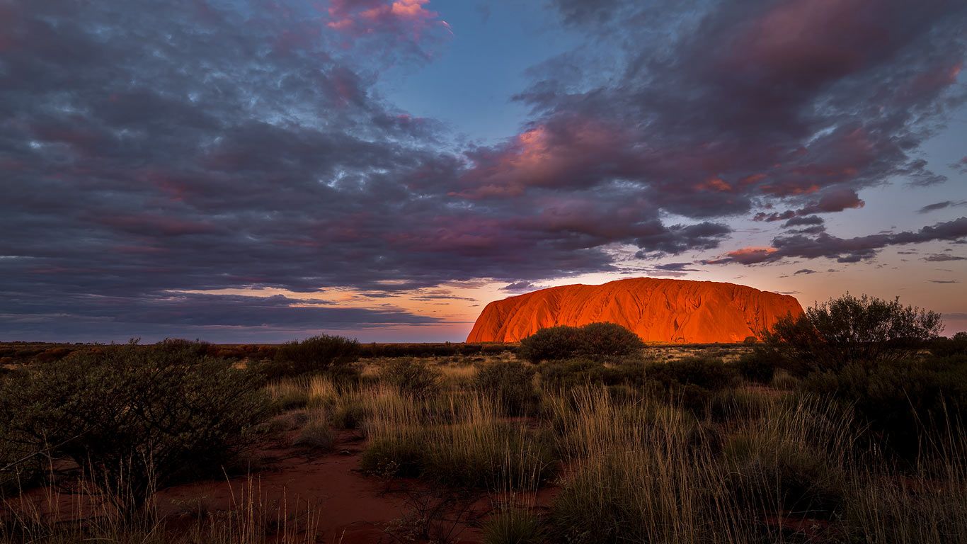 Uluru in Uluṟu–Kata Tjuṯa National Park, Australia