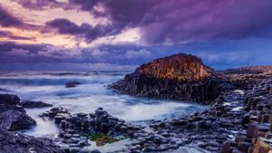Giant\'s Causeway, Antrim, Northern Ireland (© Olimpio Fantuz/eStock Photo)(Bing Australia)