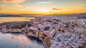 イビサ島, スペイン (© tokar/Shutterstock)(Bing Japan)