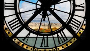 Vue de Paris à travers l'horloge géante du Musée d'Orsay, Paris (© Bruce Beck/Alamy Stock Photo)(Bing France)