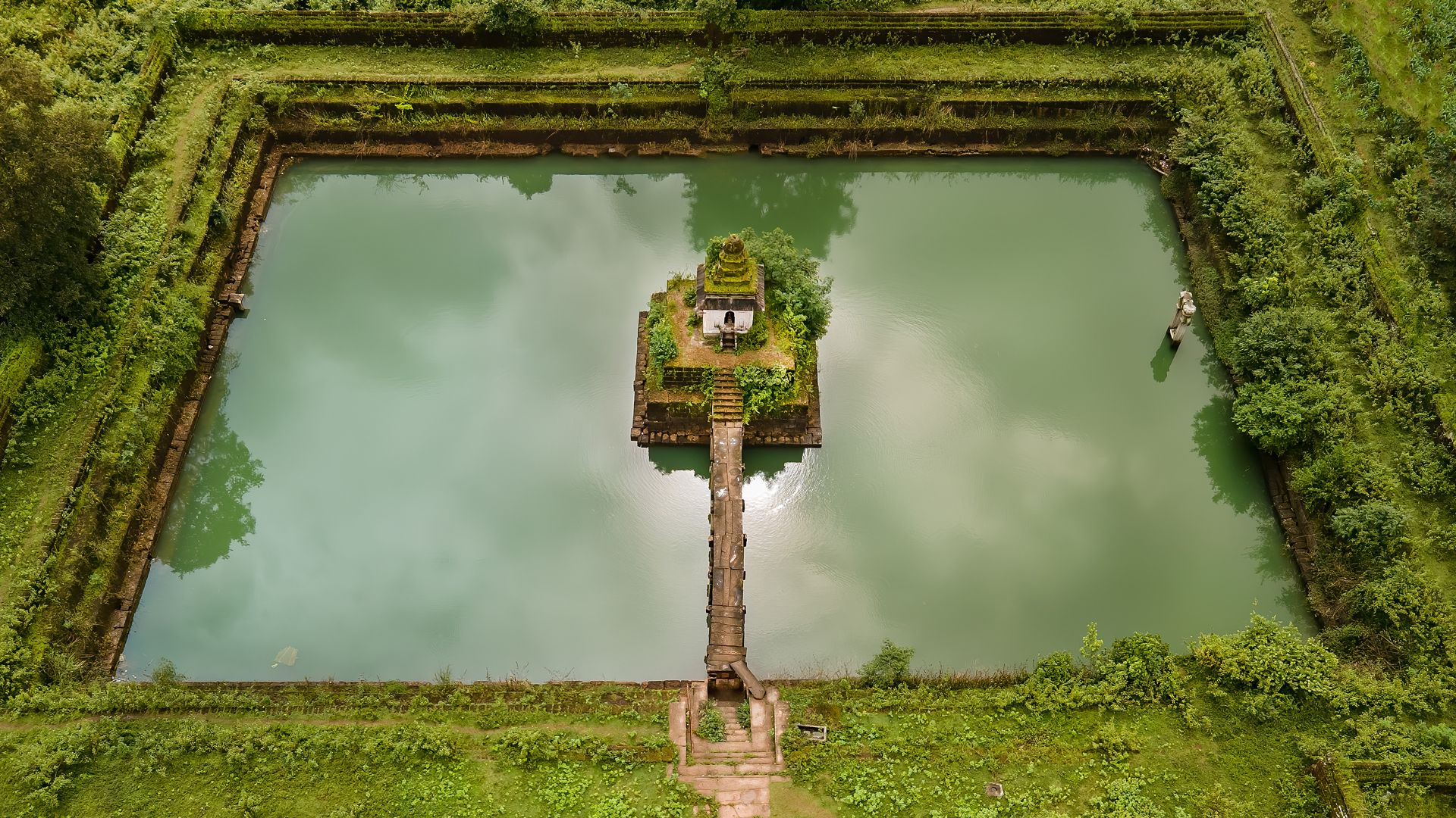 Bassin de Champaka Sarasi, Karnataka, Inde