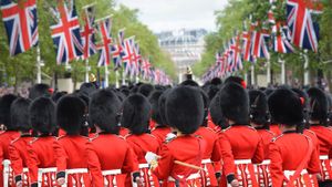 The Queen's Guard near Buckingham Palace, London (© Oversnap/Getty Images)(Bing United Kingdom)