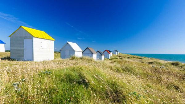 Cabines de plage à Gouville-sur-Mer, Cotentin, Manche