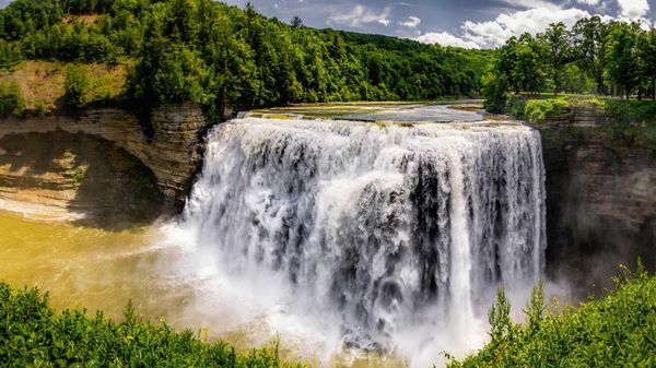 Middle Falls at Letchworth State Park, New York, USA