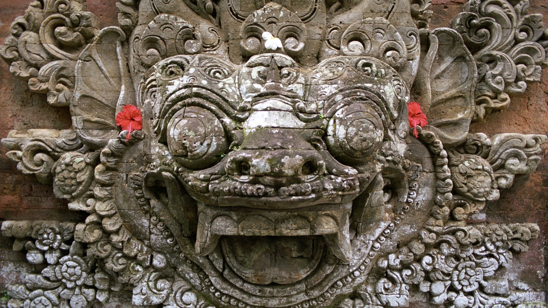 Scultura in pietra in un tempio di Ubud, Bali, Indonesia