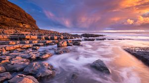 Sunset over Nash Point on the Glamorgan Heritage Coast, South Wales in winter. (© AWL Images/DanitaDelimont.com)(Bing United Kingdom)