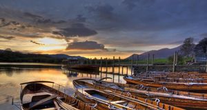 Derwent water, Lake District, Cumbria, England, UK (© Tim Gartside/age fotostock) &copy; (Bing New Zealand)