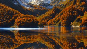 Vue sur un lac en automne, Tignes, Savoie  (© Yuterick Bell/500px/Getty Images)(Bing France)