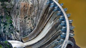 Aldeadávila Dam, Arribes del Duero, Salamanca, Spain (© David Santiago Garcia/Aurora Photos)(Bing New Zealand)