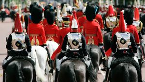 Trooping the Colour procession along The Mall in London, England, on June 16, 2007 (© Tim Graham Photo Library/Getty Images)(Bing United Kingdom)