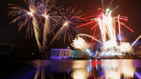 Bonfire Night fireworks, Leeds Castle, Kent
